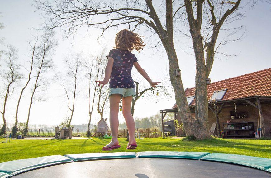 Trampolinspringen: Eine spaßige und effektive Methode um gesund zu bleiben Trampolinspringen: Eine spaßige und effektive Methode um gesund zu bleiben