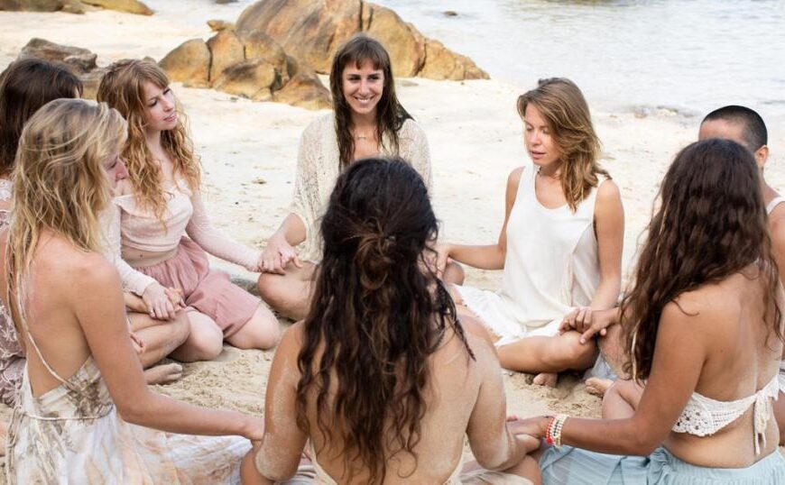 Berufliche Perspektive mit einer Ausbildung zur Yogalehrerin Berufliche Perspektive mit einer Ausbildung zur Yogalehrerin