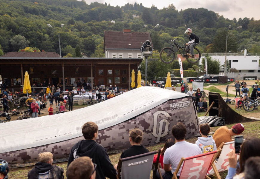 Freeride Mountainbike: Neuer Airbag sorgt für steile Lernkurve im Trailcenter Wien Freeride Mountainbike: Neuer Airbag sorgt für steile Lernkurve im Trailcenter Wien